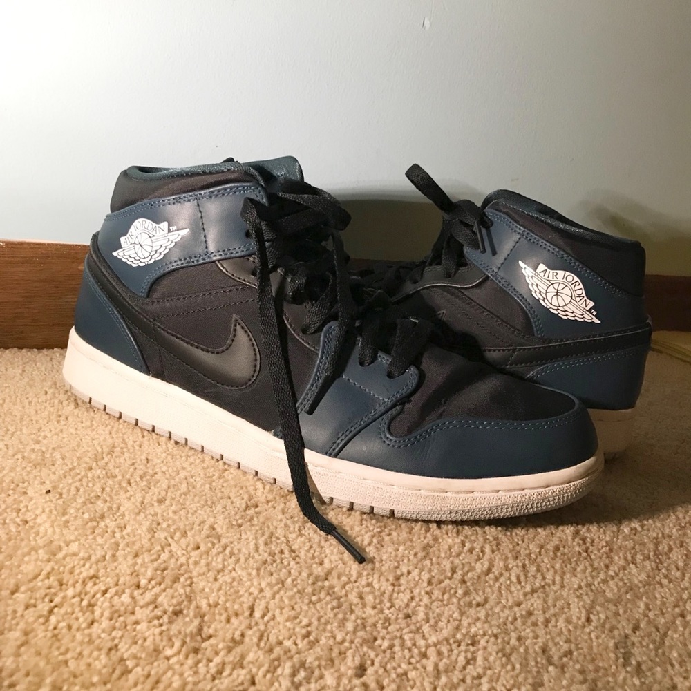 NIKEAir Jordan 1 Mid Black/PurePlatinum-Nightshade